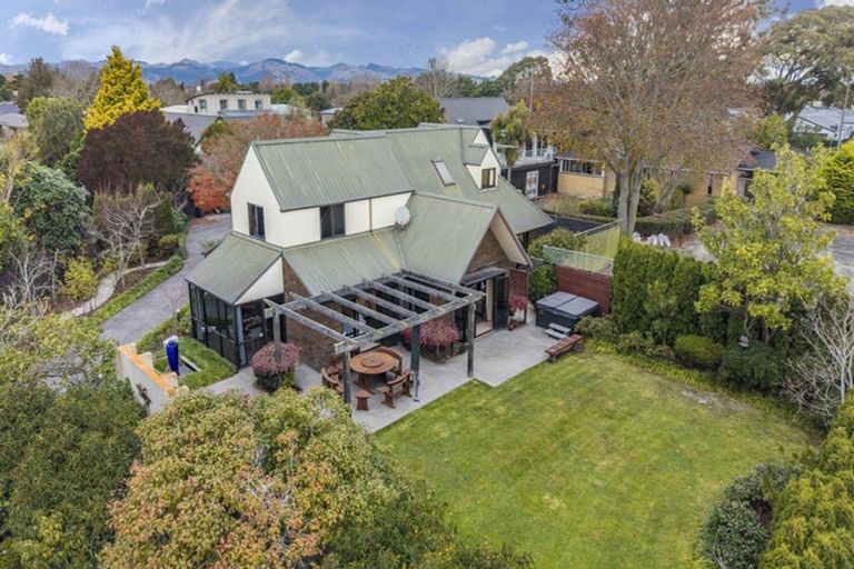 Photo of property in 5 Abbotts Place, Avonhead, Christchurch, 8042