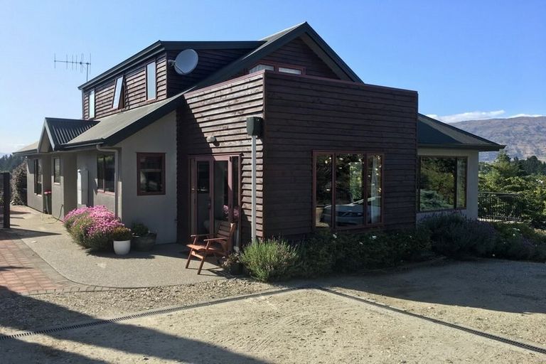 Photo of property in 9 Hillview Place, Wanaka, 9305