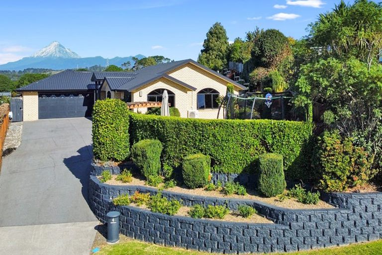 Photo of property in 4 Willow Place, Whalers Gate, New Plymouth, 4310