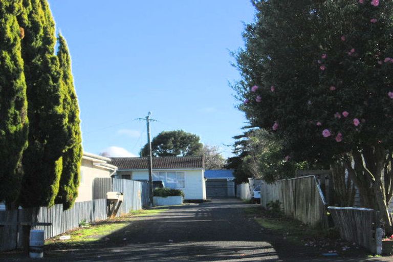 Photo of property in 27 Featherston Street, Takaro, Palmerston North, 4412