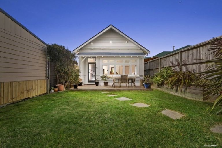 Photo of property in 99a Freyberg Street, Lyall Bay, Wellington, 6022