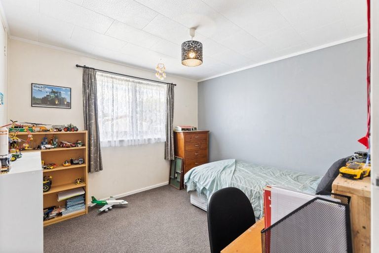 Photo of property in 11 Perrin Place, Kelvin Grove, Palmerston North, 4414