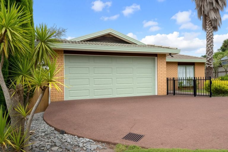 Photo of property in 4 San Pablo Way, Henderson, Auckland, 0612