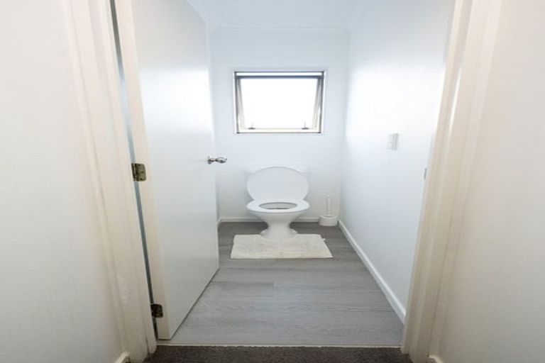 Photo of property in 25 Loughanure Place, Massey, Auckland, 0614