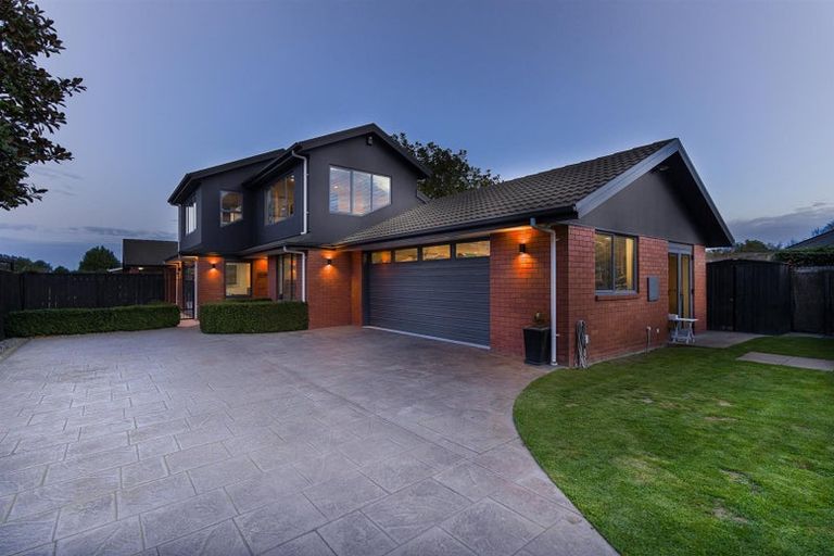 Photo of property in 26a Crofton Road, Harewood, Christchurch, 8051