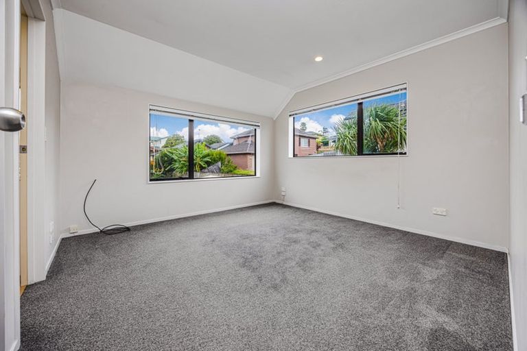 Photo of property in 31d Chieftain Rise, Goodwood Heights, Auckland, 2105