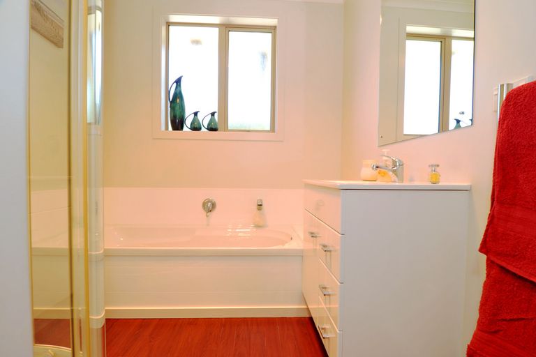 Photo of property in 8 Kohu Place, Halfway Bush, Dunedin, 9010