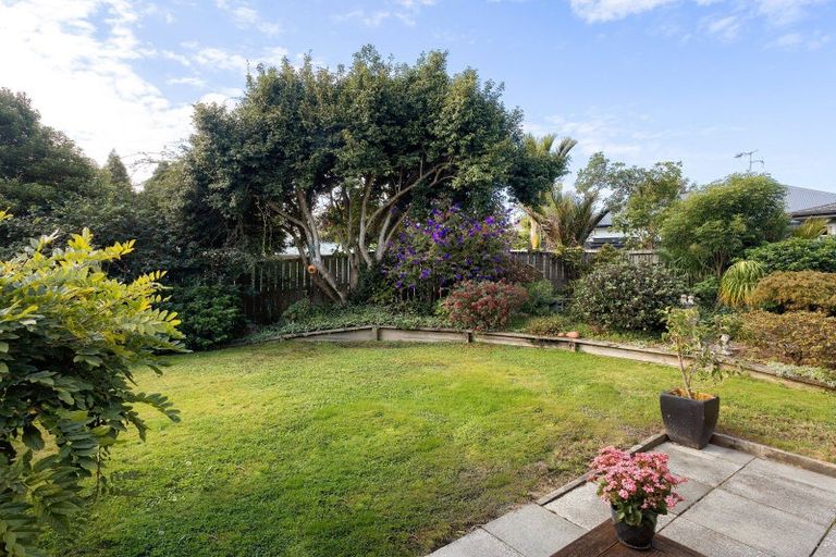 Photo of property in 23 Gilbass Avenue, Hamilton Lake, Hamilton, 3204