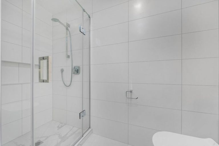 Photo of property in 7c Agincourt Street, Glenfield, Auckland, 0629