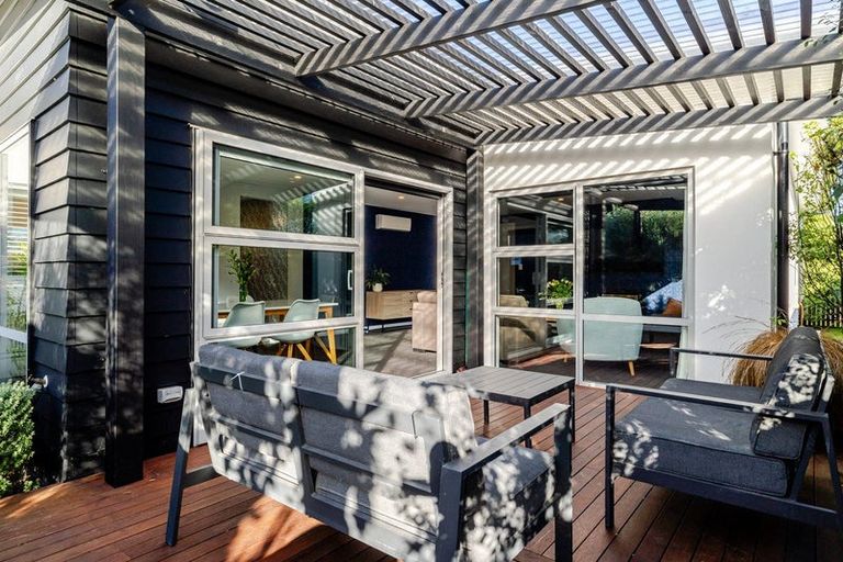 Photo of property in 2a Alton Place, Hokowhitu, Palmerston North, 4410