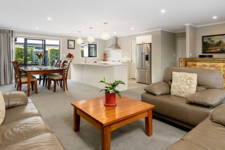 Photo of property in 21 Livingstone Drive, Papamoa Beach, Papamoa, 3118