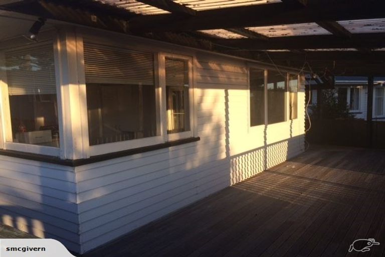 Photo of property in 6 Ozich Avenue, Te Atatu South, Auckland, 0610