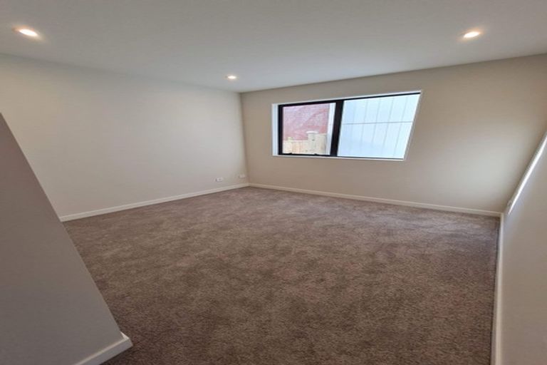 Photo of property in 5 Skua Road, Hobsonville, Auckland, 0616