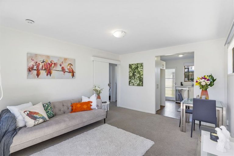Photo of property in 3/9 Fuchsia Place, Birkdale, Auckland, 0626