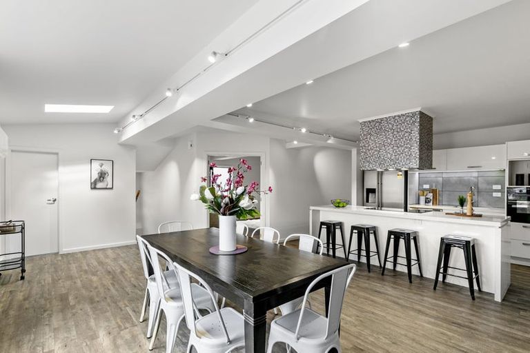 Photo of property in 29a Thurleigh Grove, Karori, Wellington, 6012