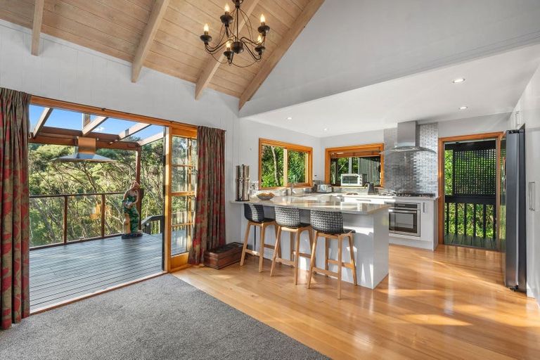 Photo of property in 14 Hebe Place, Birkenhead, Auckland, 0626