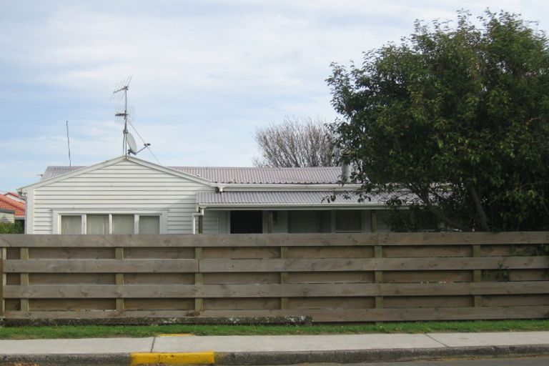 Photo of property in 14 Ngapotiki Street, Paraparaumu Beach, Paraparaumu, 5032