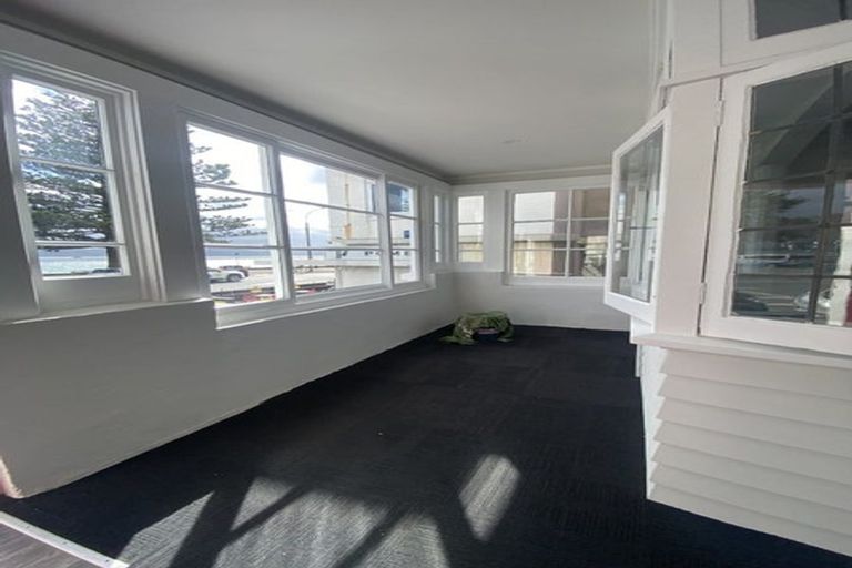 Photo of property in 230 Oriental Parade, Oriental Bay, Wellington, 6011