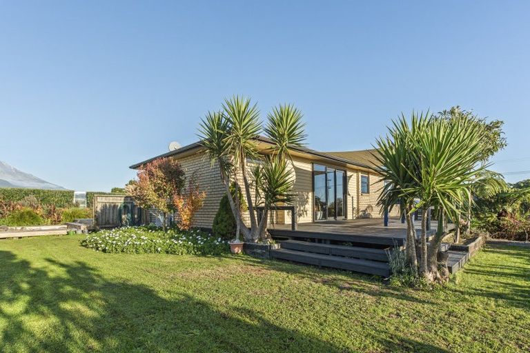 Photo of property in 37 Upper Pitone Road, Pitone, New Plymouth, 4374