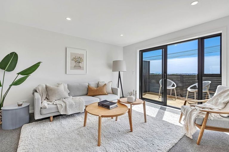 Photo of property in 2/504 Don Buck Road, Massey, Auckland, 0614