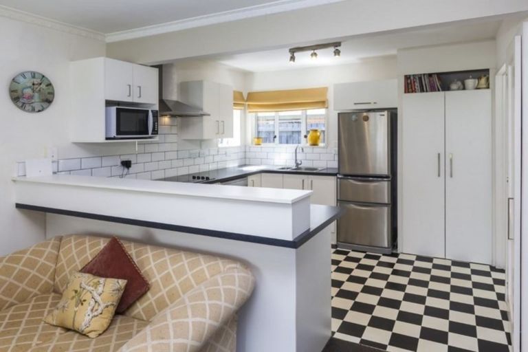 Photo of property in 244 Memorial Avenue, Burnside, Christchurch, 8053