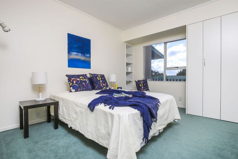 Photo of property in 3 Malmo Place, Massey, Auckland, 0614