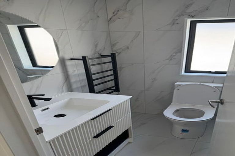 Photo of property in 4 Hughdene Place, Henderson, Auckland, 0610