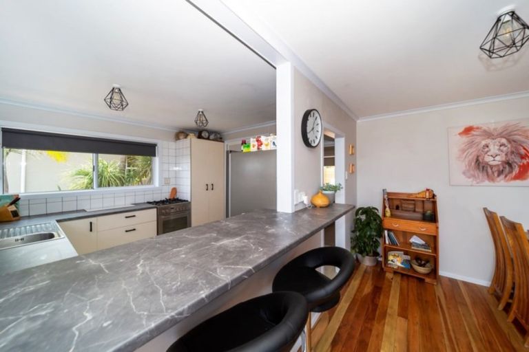 Photo of property in 14 Mount View Place, Spotswood, New Plymouth, 4310