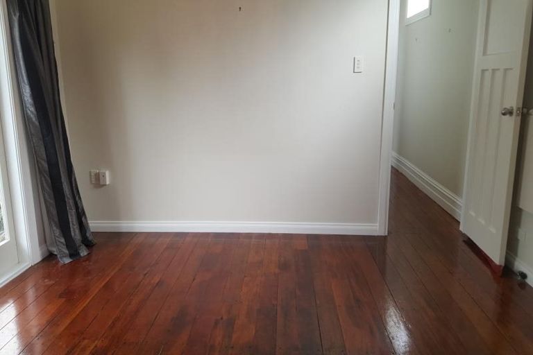 Photo of property in 6 Cardall Street, Newtown, Wellington, 6021