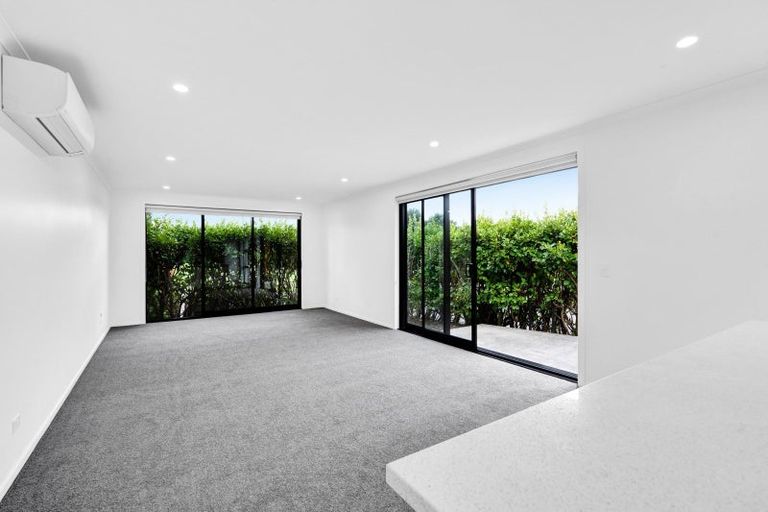 Photo of property in 4/31 Links Drive, Waiwhakaiho, New Plymouth, 4312