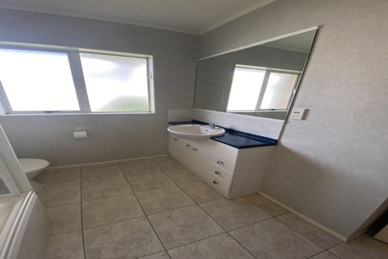 Photo of property in 24a Martin Jugum Lane, Ranui, Auckland, 0612