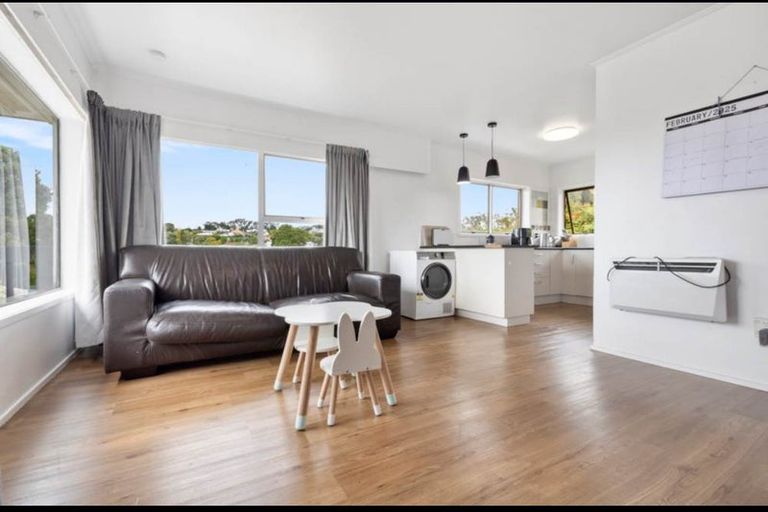 Photo of property in 2/20 Nigel Road, Browns Bay, Auckland, 0630