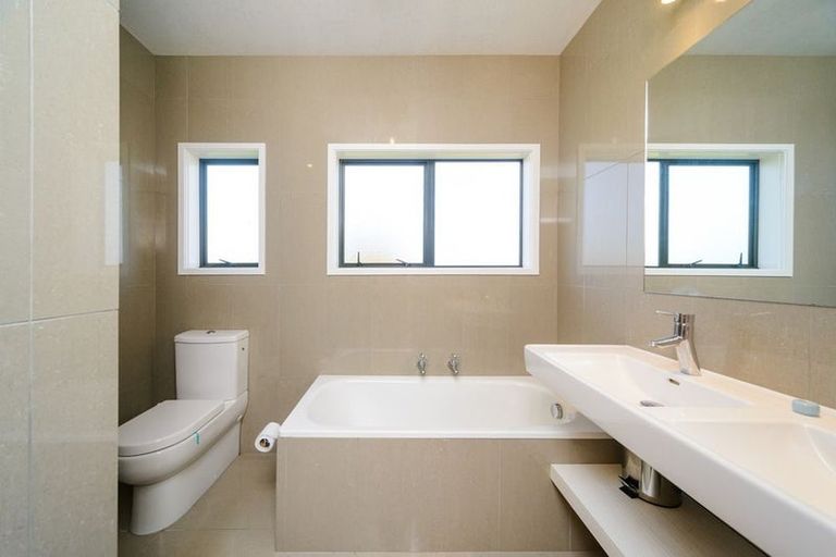 Photo of property in 12 Innes Place, Roslyn, Palmerston North, 4414