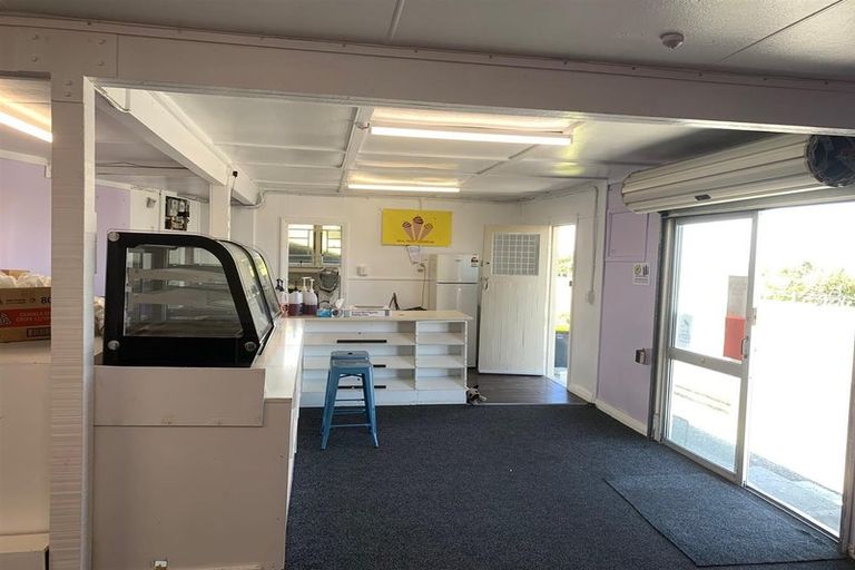 Photo of property in 77 Main Road South, Karoro, Greymouth, 7805