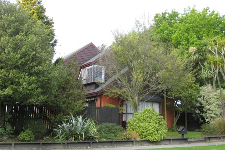Photo of property in 2 Thurlestone Place, Burnside, Christchurch, 8053