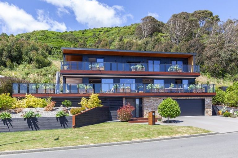 Photo of property in 101 Kakariki Grove, Waikanae, 5036