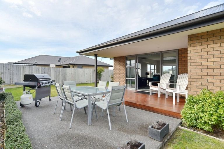 Photo of property in 2 Grasmere Close, Rangiora, 7400
