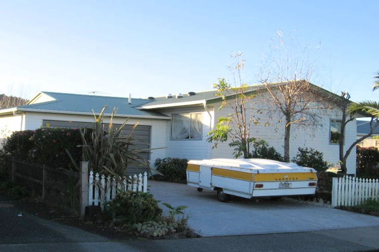 Photo of property in 8 Nukumea Common, Orewa, 0931