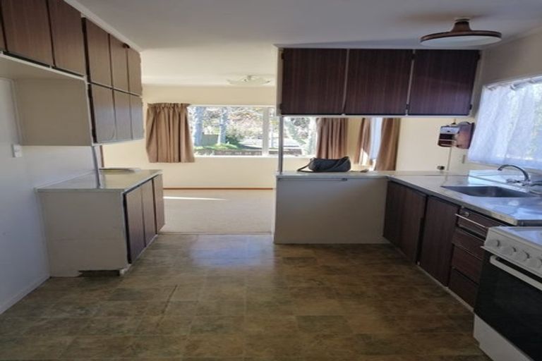Photo of property in 14 Darren Crescent, Half Moon Bay, Auckland, 2012