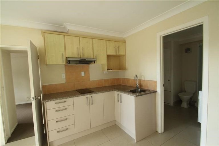 Photo of property in 77 Lake Road, Northcote, Auckland, 0627