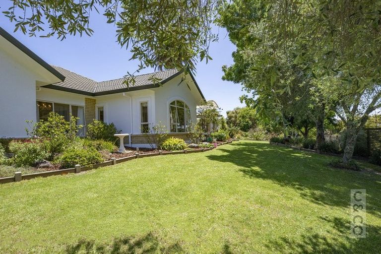 Photo of property in 10 Amber Place, Waimauku, 0812