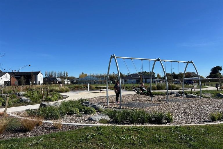 Photo of property in 18 Oakmill Drive, Casebrook, Christchurch, 8051