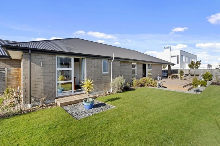 Photo of property in 8 Bargrove Close, Halswell, Christchurch, 8025