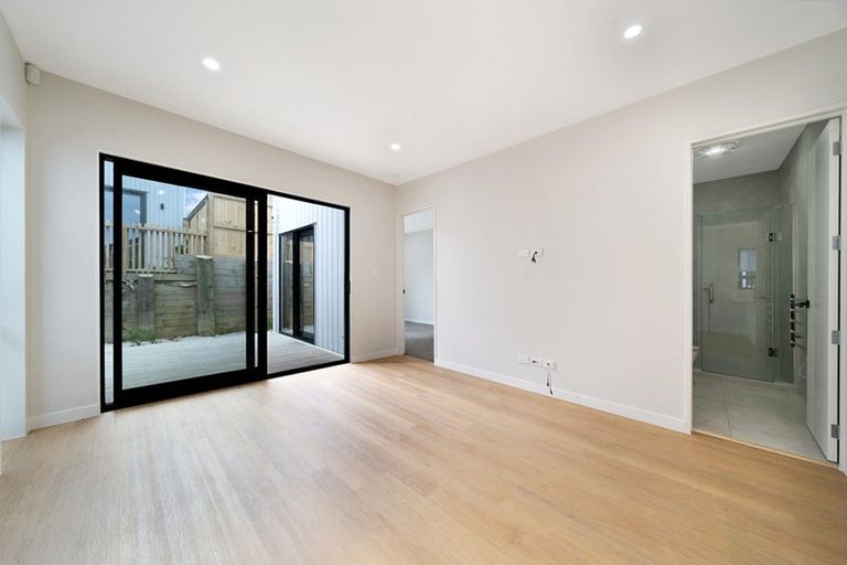 Photo of property in 38 Papai Lane, Massey, Auckland, 0614