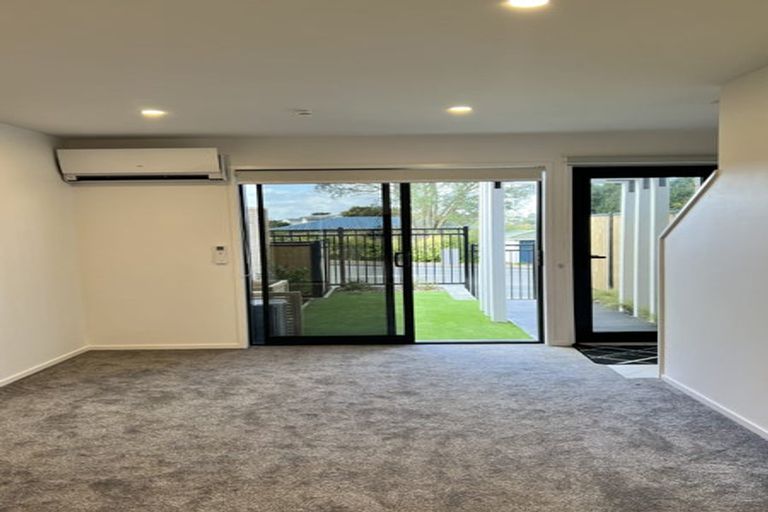 Photo of property in 10/170 Don Buck Road, Massey, Auckland, 0614