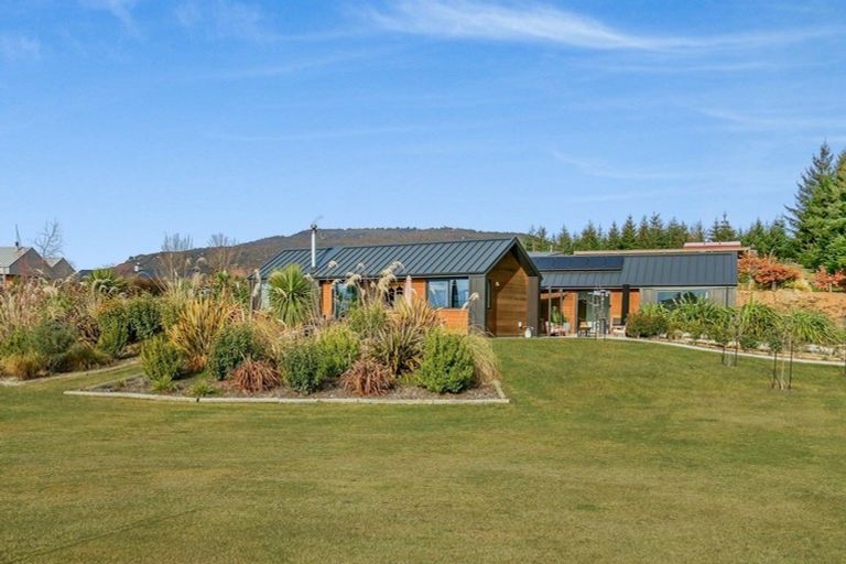 Photo of property in 19 Glenaray Crescent, Wanaka, 9305