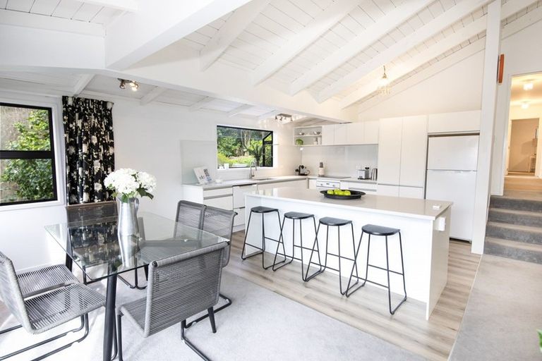Photo of property in 72 Tauroa Road, Havelock North, 4130