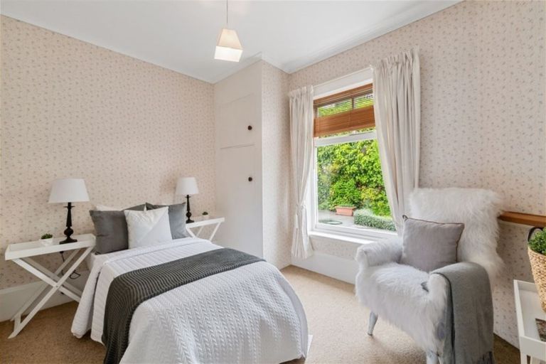 Photo of property in 71 Dyers Pass Road, Cashmere, Christchurch, 8022