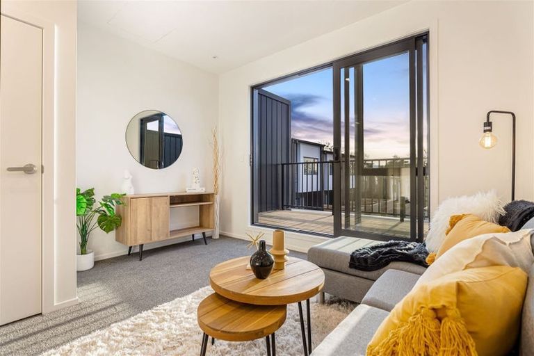 Photo of property in 9 Meg Lane, Glen Eden, Auckland, 0602