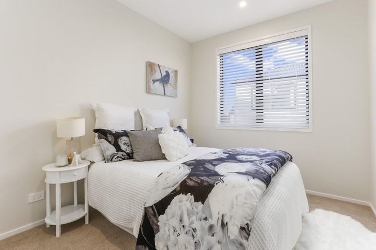 Photo of property in 53c Red Beach Road, Red Beach, 0932